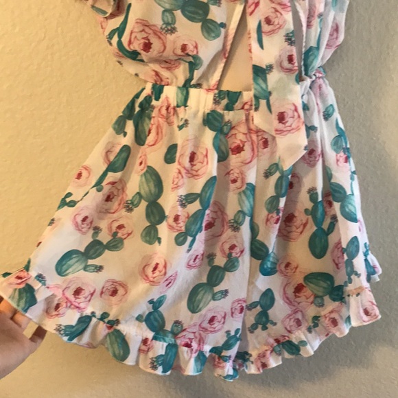 South Beach tie front beach romper in cactus rose print - Picture 4 of 8